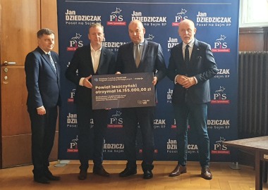 Przekazanie promesy dofinansowania na przebudowę drogi Osieczna - Goniembice