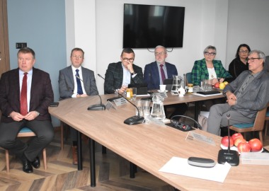 Prezentacja projektu budżetu powiatu leszczyńskiego na 2023 rok w Starostwie Powiatowym w Lesznie 
