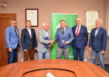 Podpisanie umowy na przebudowę drogi Święciechowa - Wilkowice