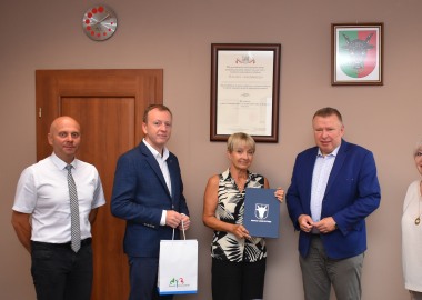 Wręczenie aktu powierzenia Ewie Rosolskiej obowiązków dyrektora Powiatowej Poradni Psychologiczno - Pedagogicznej w Rydzynie
