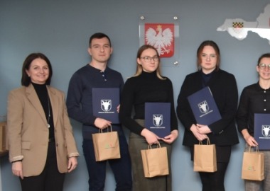 Nagrodzeni studenci w Starostwie Powiatowym w Lesznie 