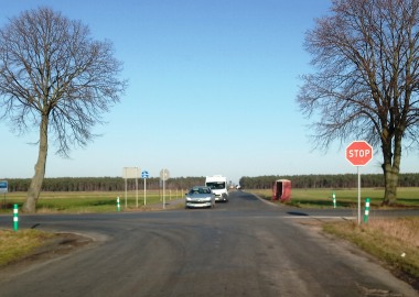 Skrzyżowanie dróg powiatowych w kierunku Łoniewa, Grodziska, Dobramyśli i Kąkolewa