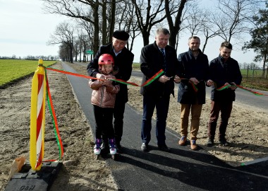 Otwarcie chodnika wzdłuż drogi powiatowej Pawłowice - Kociugi