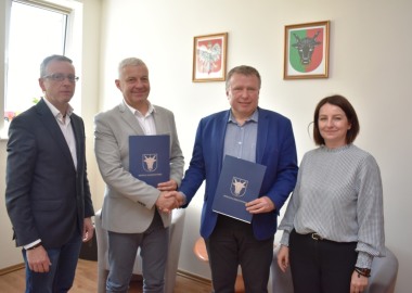 Podpisanie umowy powiatu leszczyńskiego z RWOPR w Lesznie