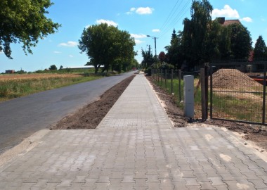 Nowy chodnik wzdłuż drogi powiatowej w Maruszewie