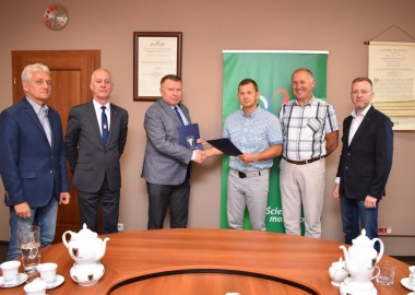 Podpisanie umowy na przebudowę drogi Gołanice - Jezierzyce Kościelne_2020