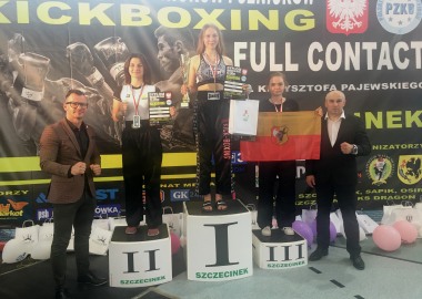 Aleksandra Resler na podium Mistrzostw Polski w kickboxingu