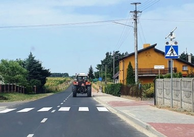 Przebudowany chodnik przy drodze powiatowej w Świerczynie