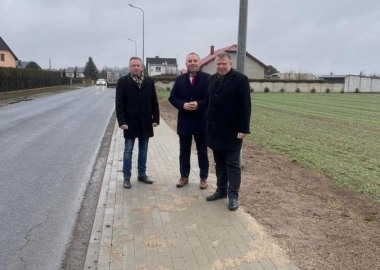 Zakończenie pierwszego etapu budowy chodnika wzdłuż drogi powiatowej - ul. Zachodniej w Wijewie