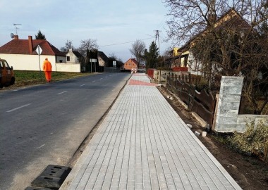 Budowa chodnika prowadzacego do przejścia dla pieszych w Świerczynie